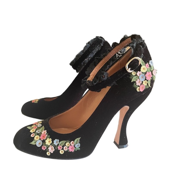 Red Valentino Black Velvet 4.5” Pumps Lace Straps Floral Appliqués 37.5 - Picture 3 of 7